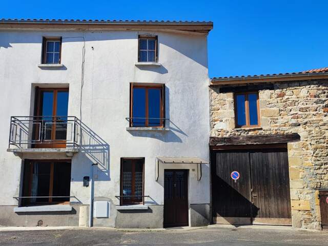 Maison de bourg avec grange attenante et fort potentiel! — photo du bien