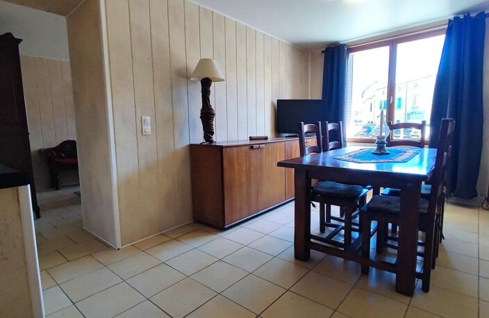Maison de bourg avec grange attenante et fort potentiel! — photo 4