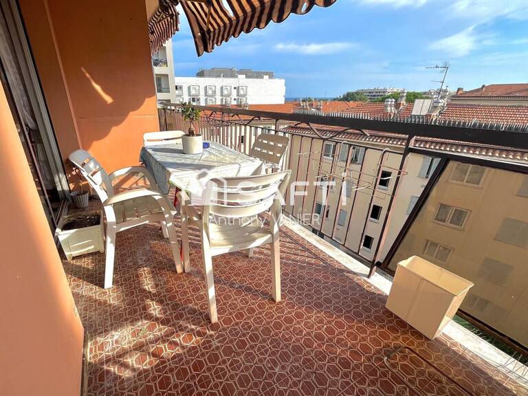 Spacieux appartements, proche bord de mer et commerces. Garage — photo 1