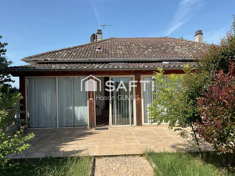 Maison familiale, trois chambres avec grande véranda et un terrain de 2498 m² — photo 1