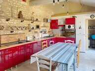 Maison de caractère, gîte, 145 m² de dépendances et piscine — photo 2