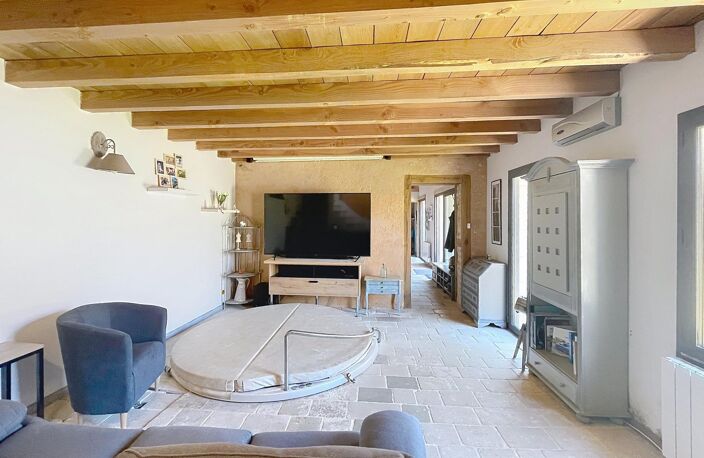 Maison de caractère, gîte, 145 m² de dépendances et piscine — photo 4