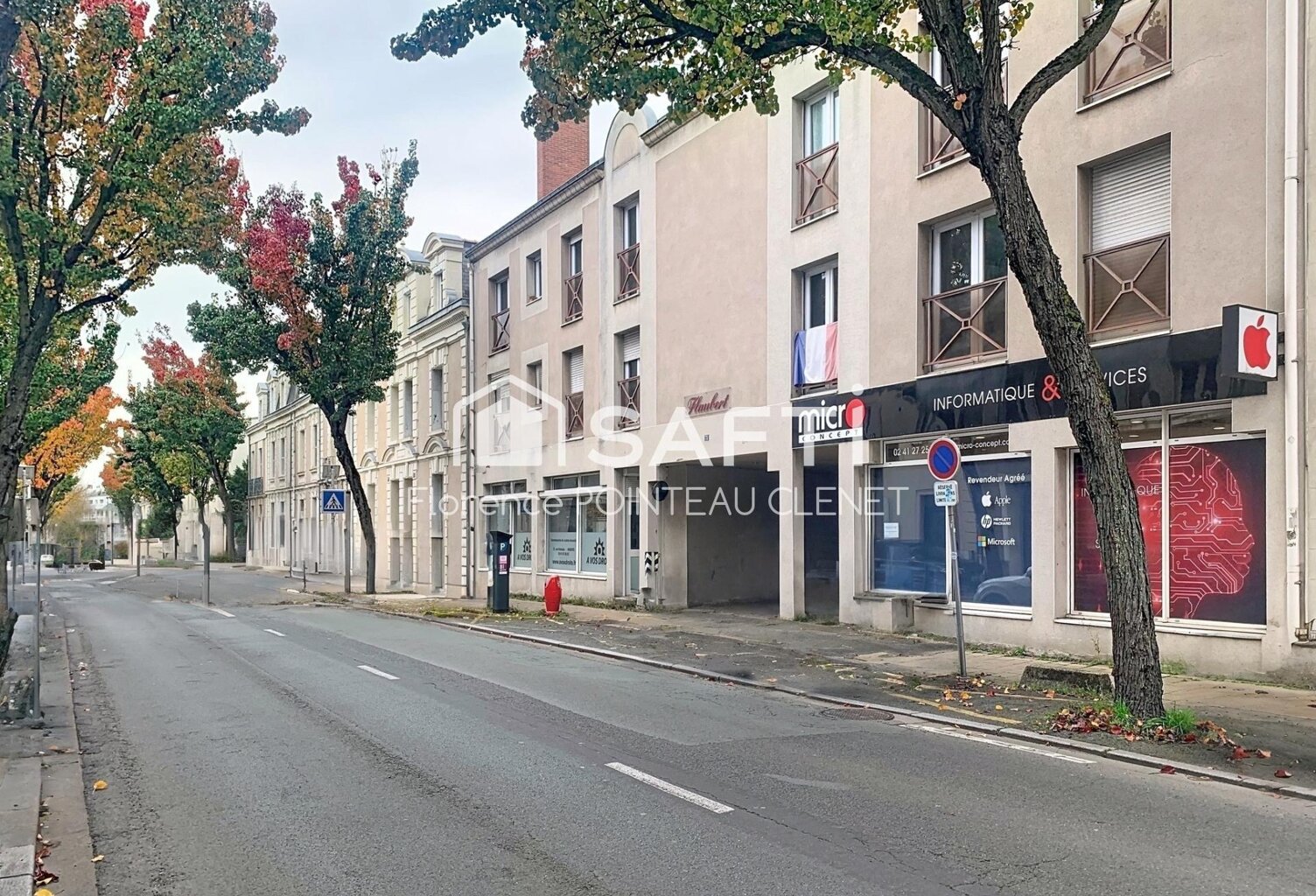 LOCAL 70 M2 RABELAIS FACE UCO + 4 PARKINGS — photo 1