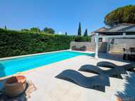 Plain-pied avec piscine sur un magnifique terrain arboré. — photo 4