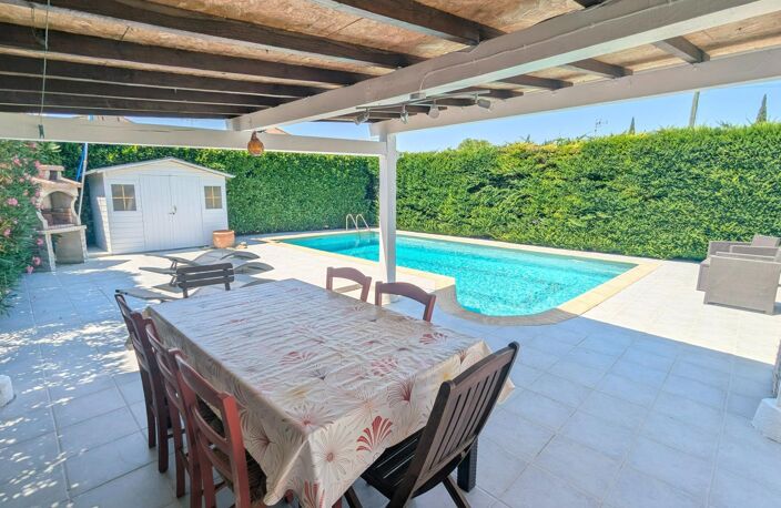 Plain-pied avec piscine sur un magnifique terrain arboré. — photo 5