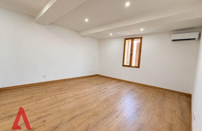 T3 appartement rénové avec 2 chambres, terrasse et garage au cur de Magalas — photo 5