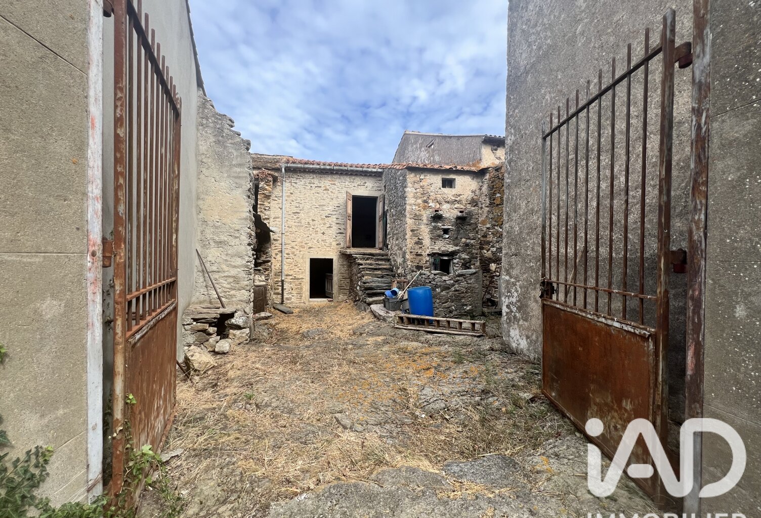 Vente Garage 145 m&sup2; — photo 1