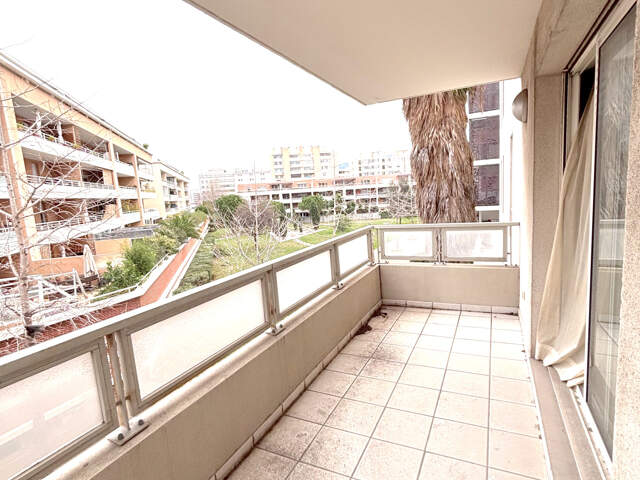 Appartement 2 pièces avec terrasse - Écrin de sérénité proche du Parc du 26e Centenaire — photo du bien