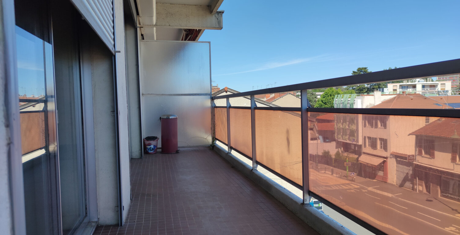 LOCATION TASSIN LA DEMI LUNE 69160 - CENTRE HORLOGE GRAND T2 MEUBLE 63.67M2 BALCON AVEC PARKING — photo 1