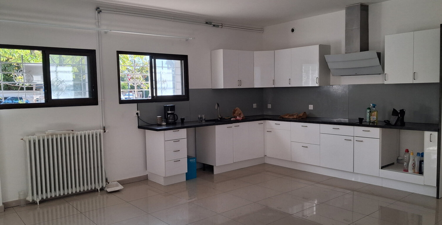 AVIGNON : Grande maison F 6/7 — photo 1