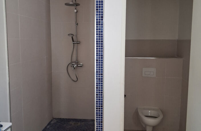 AVIGNON : Grande maison F 6/7 — photo 5