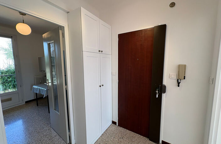 AIX PROCHE LA TORSE - APPARTEMENT T3 DE 67.93M2 CAVE ET GARAGE — photo 4
