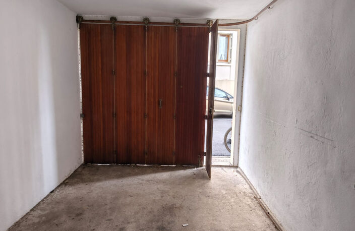 SAINT-RAPHAEL GARAGE 16M2 EMPLACEMENT EXCEPTIONNEL — photo 3