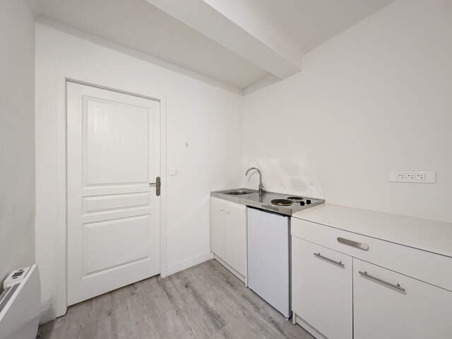 T1/2 53 m2 - RDC - IDEAL CABINET PROFESSION LIBERALE - Place du Dr Léon Imbert - 13005 — photo du bien