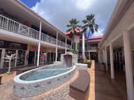 Local commercial de 49m2 Galerie commerciale en plein centre — photo 2