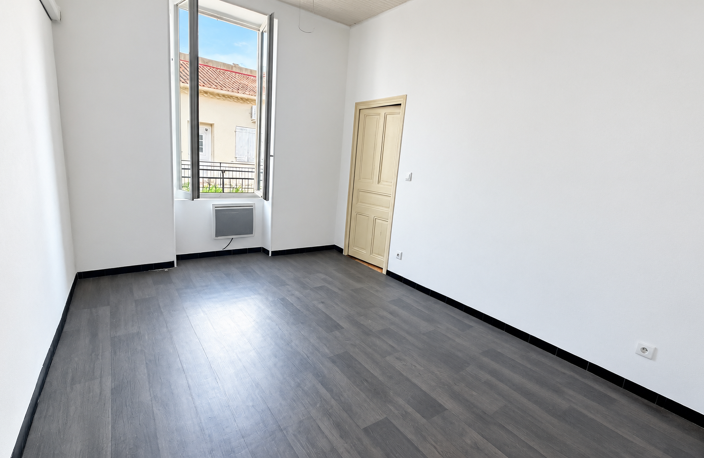 NÎMES   T2 AVEC TERRASSE, CAVE ET BEAU POTENTIEL LOCATIF — photo 3