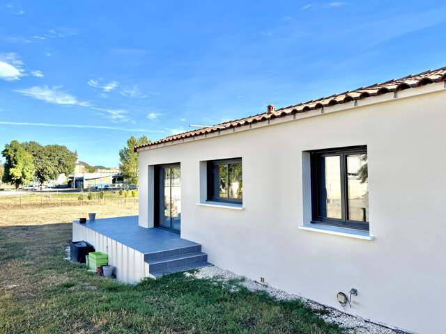 Villa individuelle récente sur terrain attenant de 1169 m2 — photo du bien