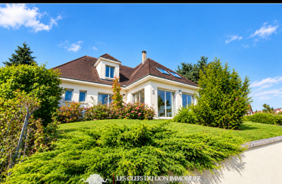 ÉLÉGANTE MAISON TRADITIONNELLE AVEC VUE DOMINANTE — photo du bien