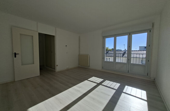 Appartement à usage d'habitation — photo 3