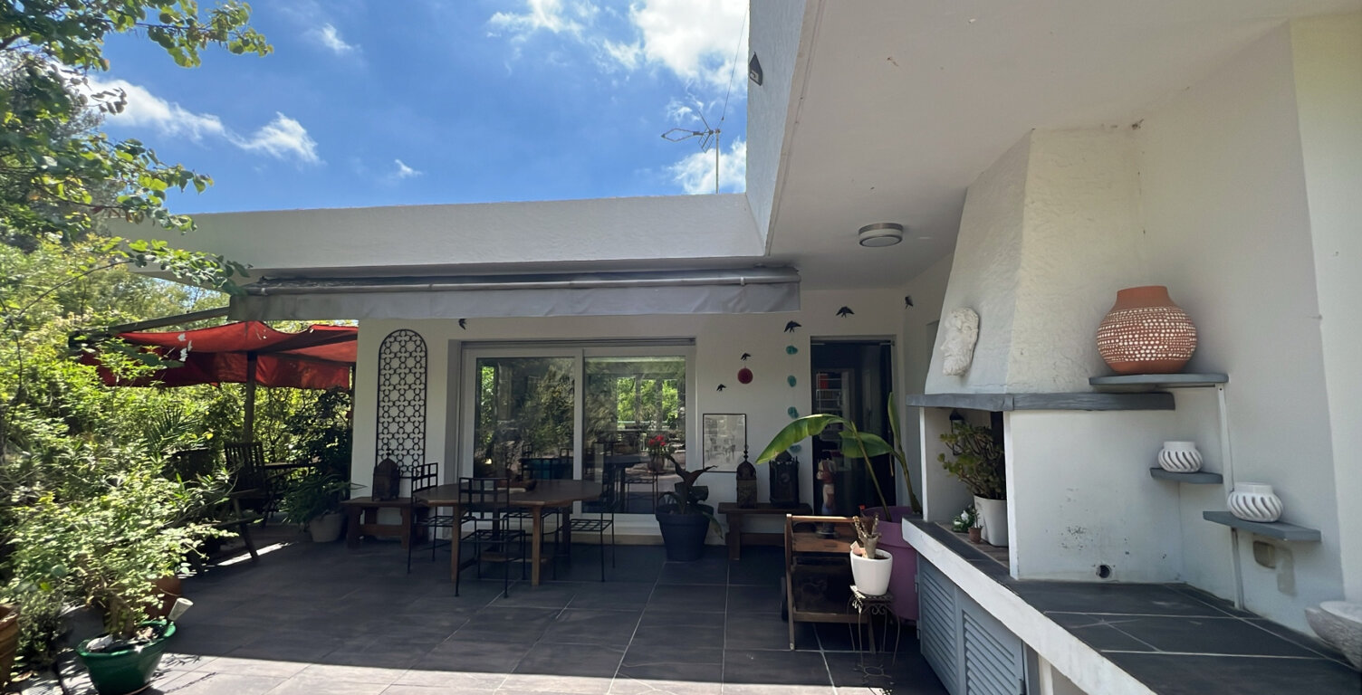Vence - Quartier résidentiel proche collège - Villa californienne avec piscine + dépendance. — photo 1