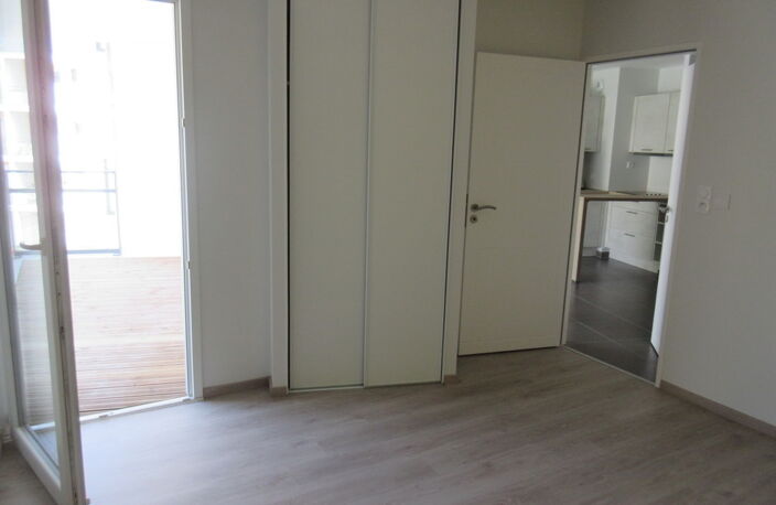 LOCATION APPARTEMENT T2 RODEZ SANS FRAIS D'AGENCE — photo 4