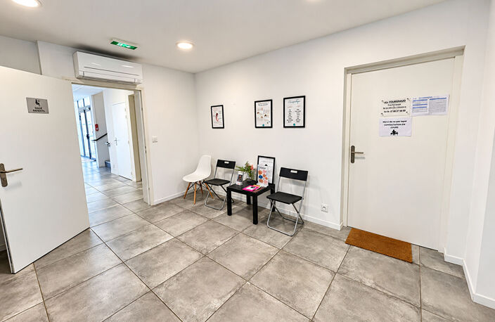 Local médical / paramédical / bien être de 31m2 dans un centre médical avec parking — photo 4