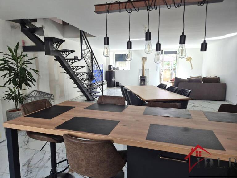 Maison entièrement rénover de 218m2 avec 5 chambres — photo 1
