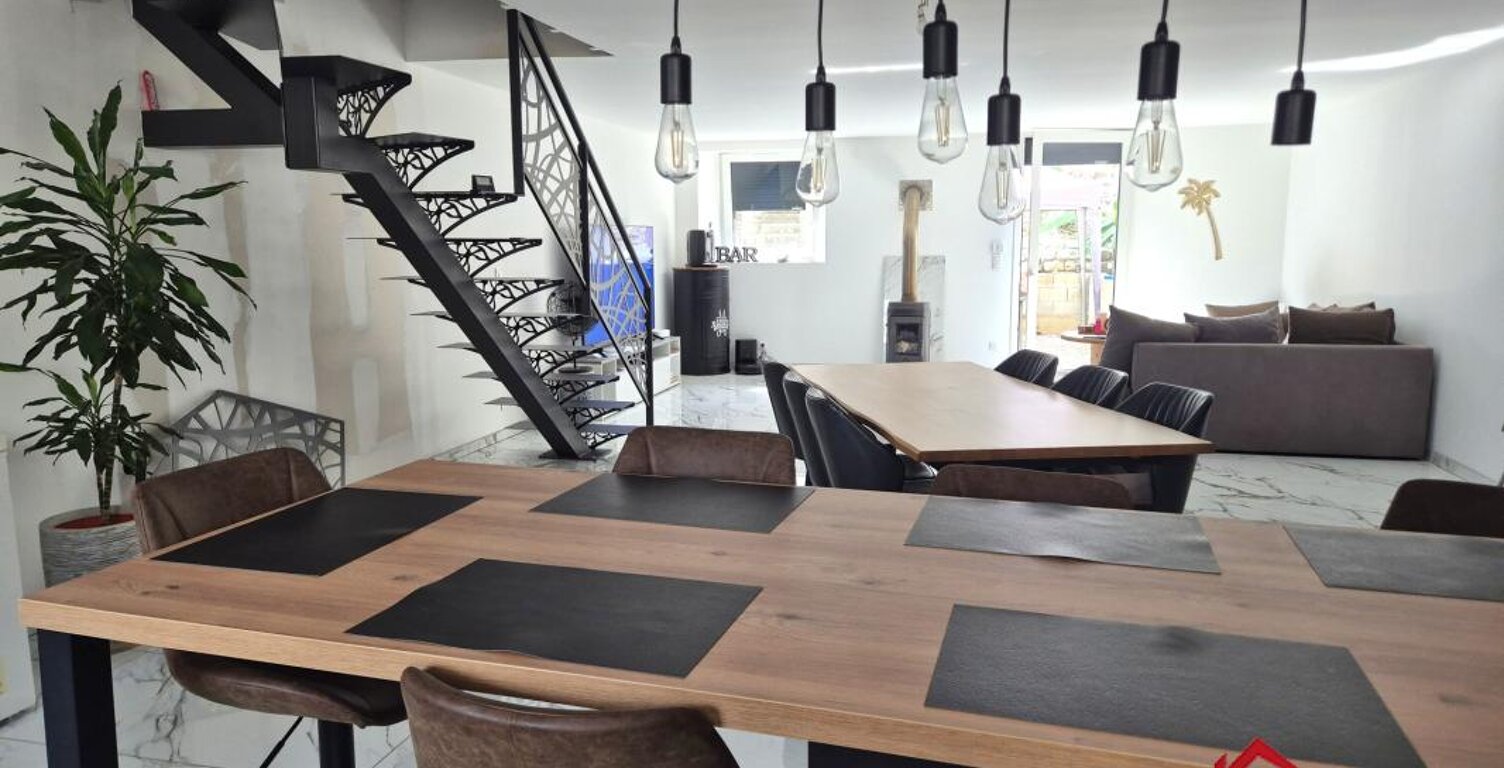 Maison entièrement rénover de 218m2 avec 5 chambres — photo 1