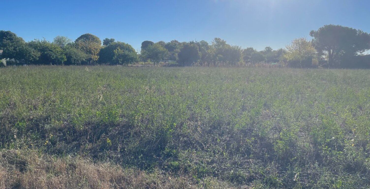Terrain à bâtir à Saint-Hippolyte (17430) — photo 1