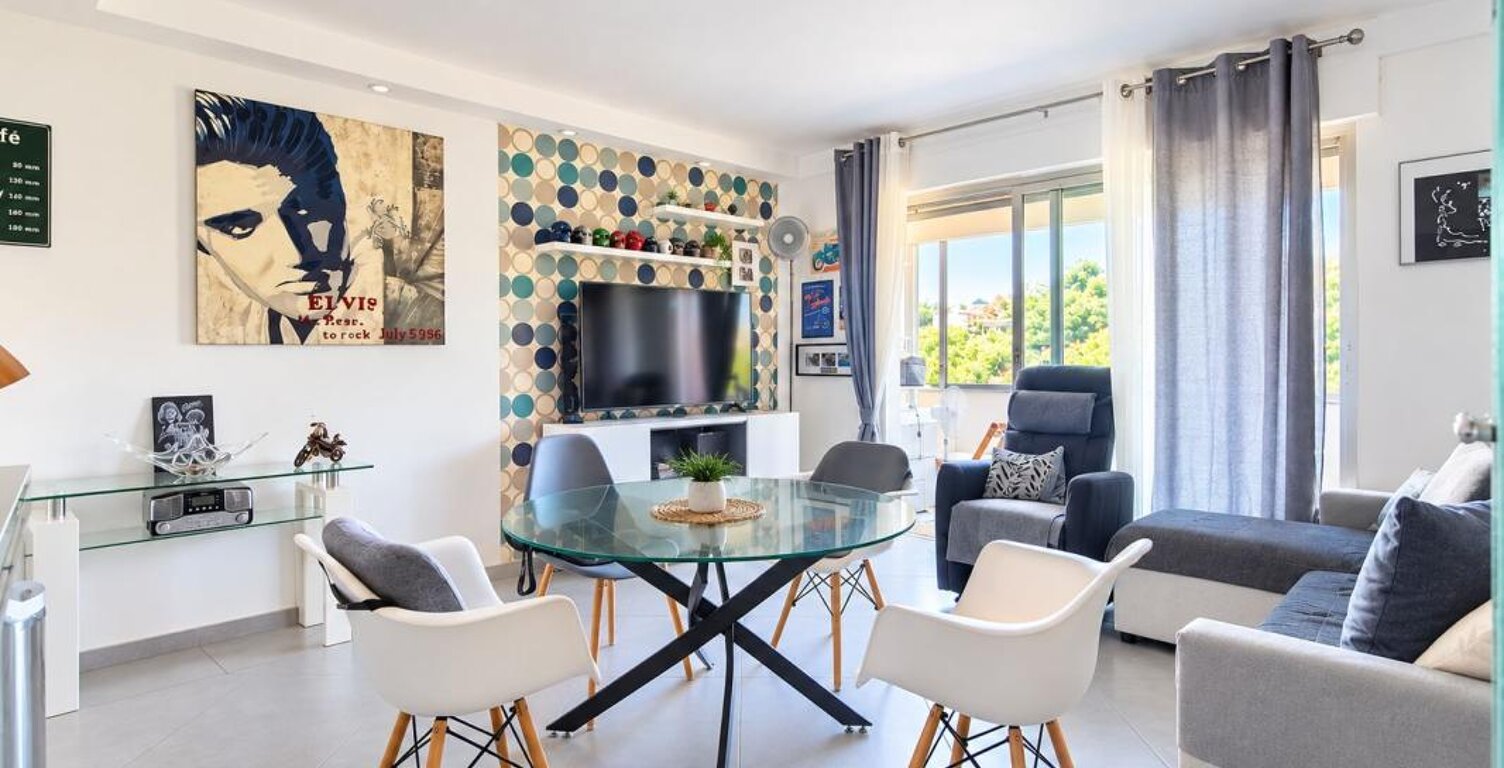 DERNIER ETAGE - DEUX STATIONNEMENTS - CLE EN MAIN — photo 1