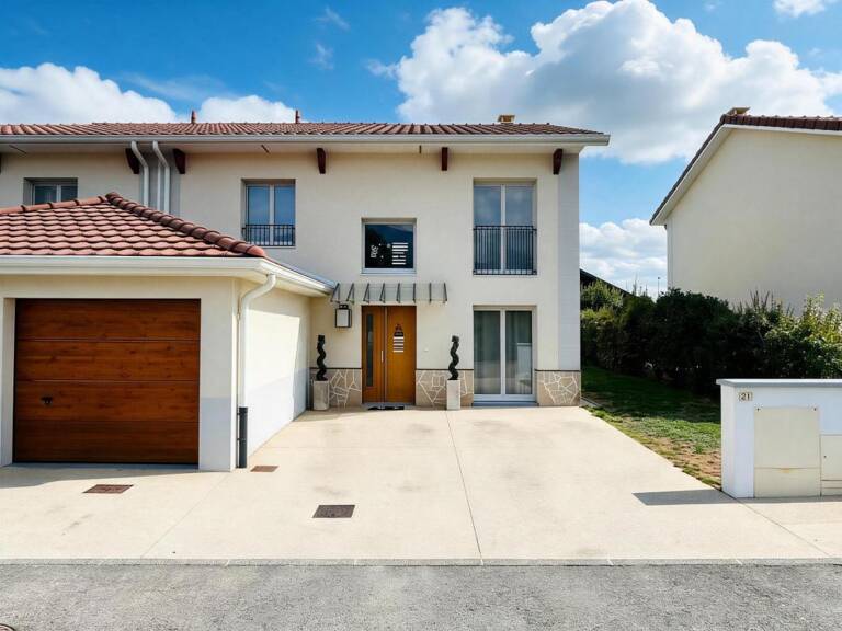Maison mitoyenne T5 de 126 m2 habitables avec double garage — photo 1