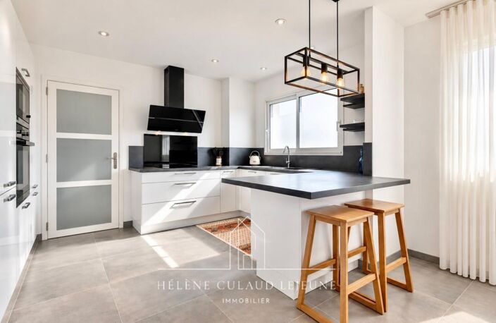 MAISON CONTEMPORAINE - 160 M² - SAINT AVE — photo 4