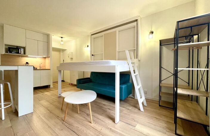 AIGUES-MORTES INTRA-MUROS – STUDIO 23 m² ENTIÈREMENT RÉNOVÉ – VUE EXCEPTIONNELLE SUR LA PLACE SAINT-LOUIS — photo 5