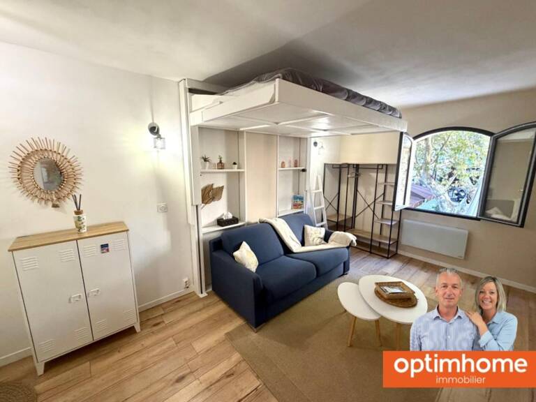 AIGUES-MORTES INTRA-MUROS – STUDIO 23 m² ENTIÈREMENT RÉNOVÉ – VUE EXCEPTIONNELLE SUR LA PLACE SAINT-LOUIS — photo 1