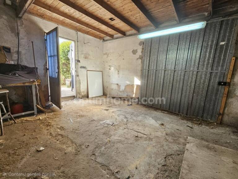 Opportunité rare à Ruelle-sur-Touvre — Garage 30 m² avec extérieur ou projet de conversion en logement d’habitation (16) — photo 1