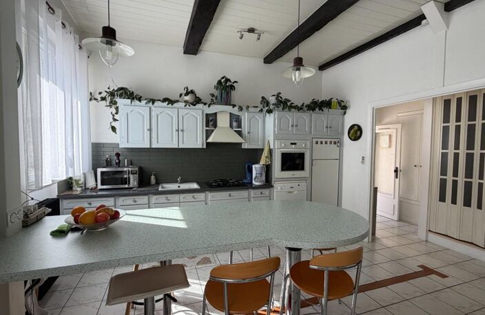 Maison de bourg lumineuse et spacieuse - Châtel-Guyon (63140) — photo 3