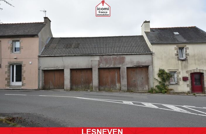 FINISTERE - Lesneven (29260) - A VENDRE - GARAGE 12M² - PORTE BATTANTE EN BOIS - IDEAL STOCKAGE OU STATIONNEMENT 1 VOITURE — photo 2