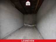 FINISTERE - Lesneven (29260) - A VENDRE - GARAGE 12M² - PORTE BATTANTE EN BOIS - IDEAL STOCKAGE OU STATIONNEMENT 1 VOITURE — photo 4