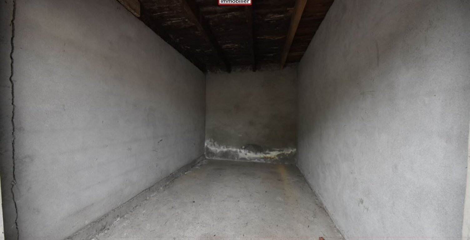 FINISTERE - Lesneven (29260) - A VENDRE - GARAGE 12M² - PORTE BATTANTE EN BOIS - IDEAL STOCKAGE OU STATIONNEMENT 1 VOITURE — photo 1