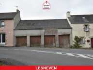 FINISTERE - Lesneven (29260) - A VENDRE - GARAGE 12M² - PORTE BATTANTE EN BOIS - IDEAL STOCKAGE OU STATIONNEMENT 1 VOITURE — photo 2