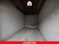 FINISTERE - Lesneven (29260) - A VENDRE - GARAGE 12M² - PORTE BATTANTE EN BOIS - IDEAL STOCKAGE OU STATIONNEMENT 1 VOITURE — photo 4