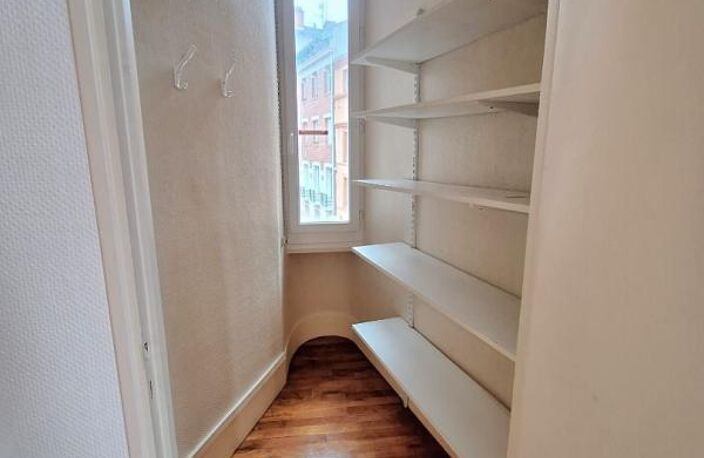 Location T4 de 119 m² Grand rond avec climatisation, ascesneur et balcon — photo 4