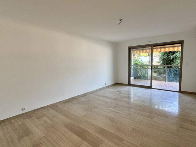 NICE  'Bas Mont Boron' : Beau  2P - Terrasse - Garage - Piscine — photo du bien