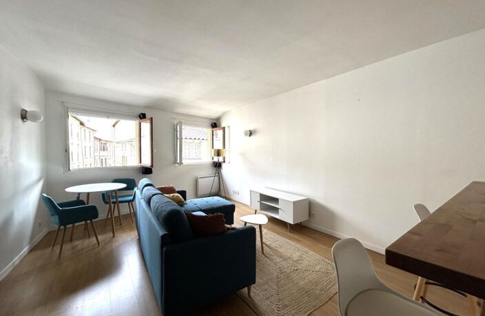 Appartement À Vendre - EXCLUSIVITÉ ORPI — Duplex meublé T2 de 53 m² (33,20 m² Carrez) au cœur de Vienne — photo 3