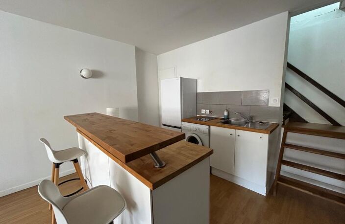 Appartement À Vendre - EXCLUSIVITÉ ORPI — Duplex meublé T2 de 53 m² (33,20 m² Carrez) au cœur de Vienne — photo 4