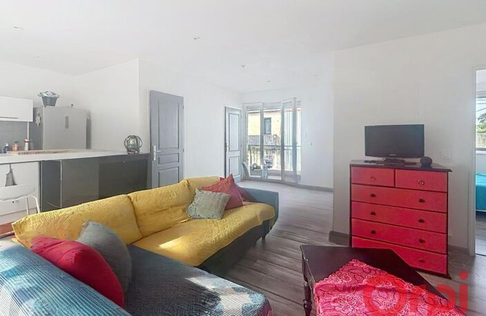 Appartement T2,  À Vendre avec une terrasse et un balcon — photo 3