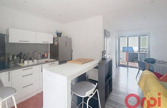 Appartement T2,  À Vendre avec une terrasse et un balcon — photo 4