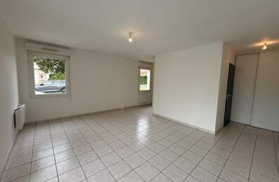 Studio À Louer 31m² parking terrasse — photo du bien