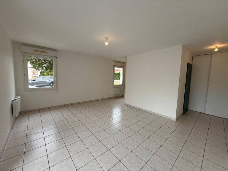 Studio À Louer 31m² parking terrasse — photo 1