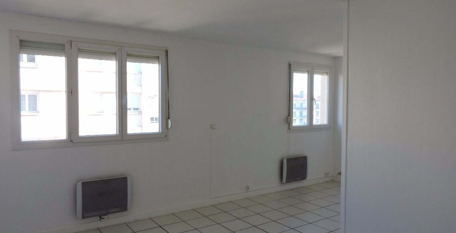 LOCATION d'un appartement 2 pièces (48 m²) à LAXOU — photo 1